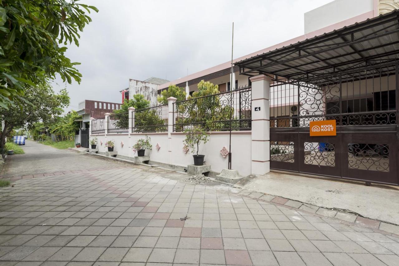 Koolkost Syariah Near Upn Veteran Hotel Medokanayu Buitenkant foto