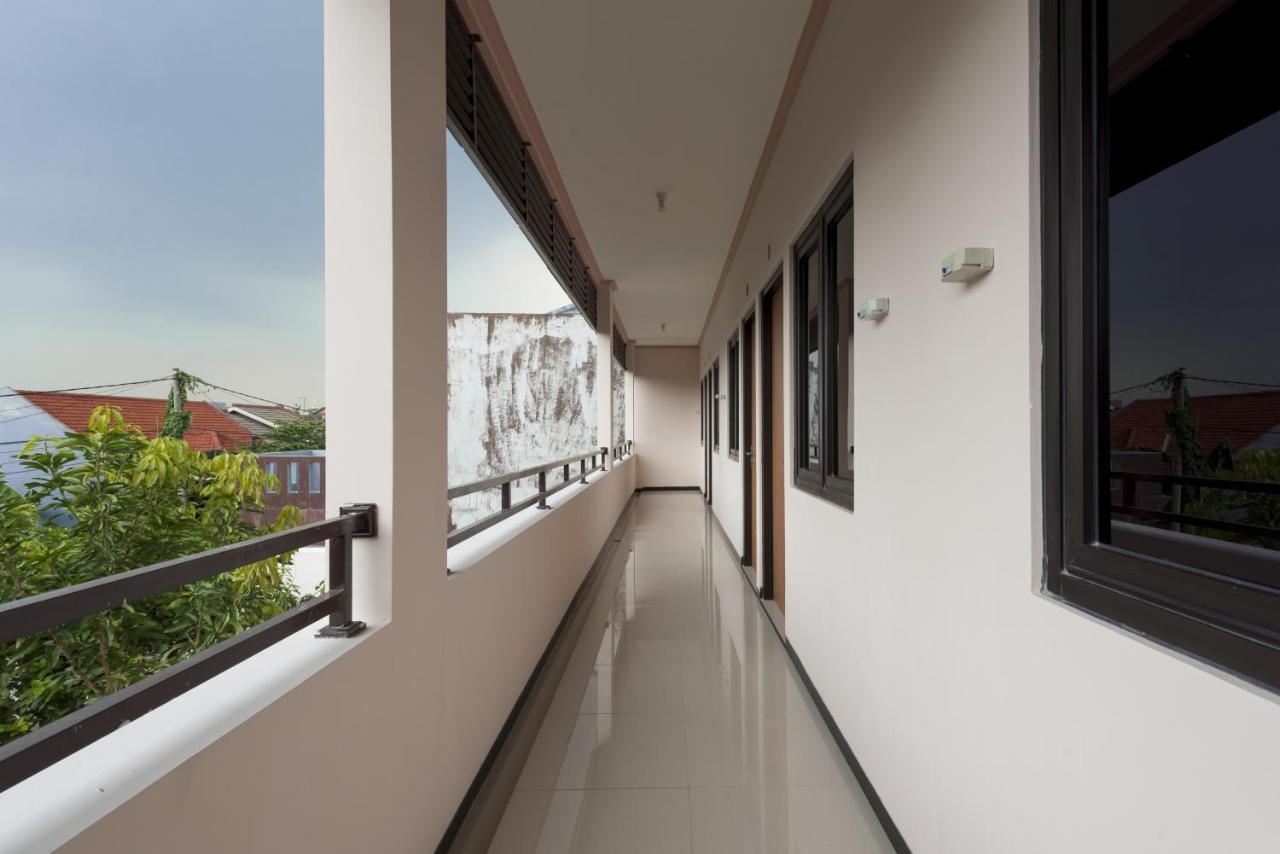 Koolkost Syariah Near Upn Veteran Hotel Medokanayu Buitenkant foto