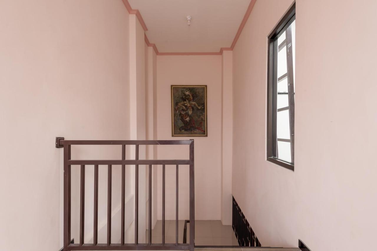 Koolkost Syariah Near Upn Veteran Hotel Medokanayu Buitenkant foto