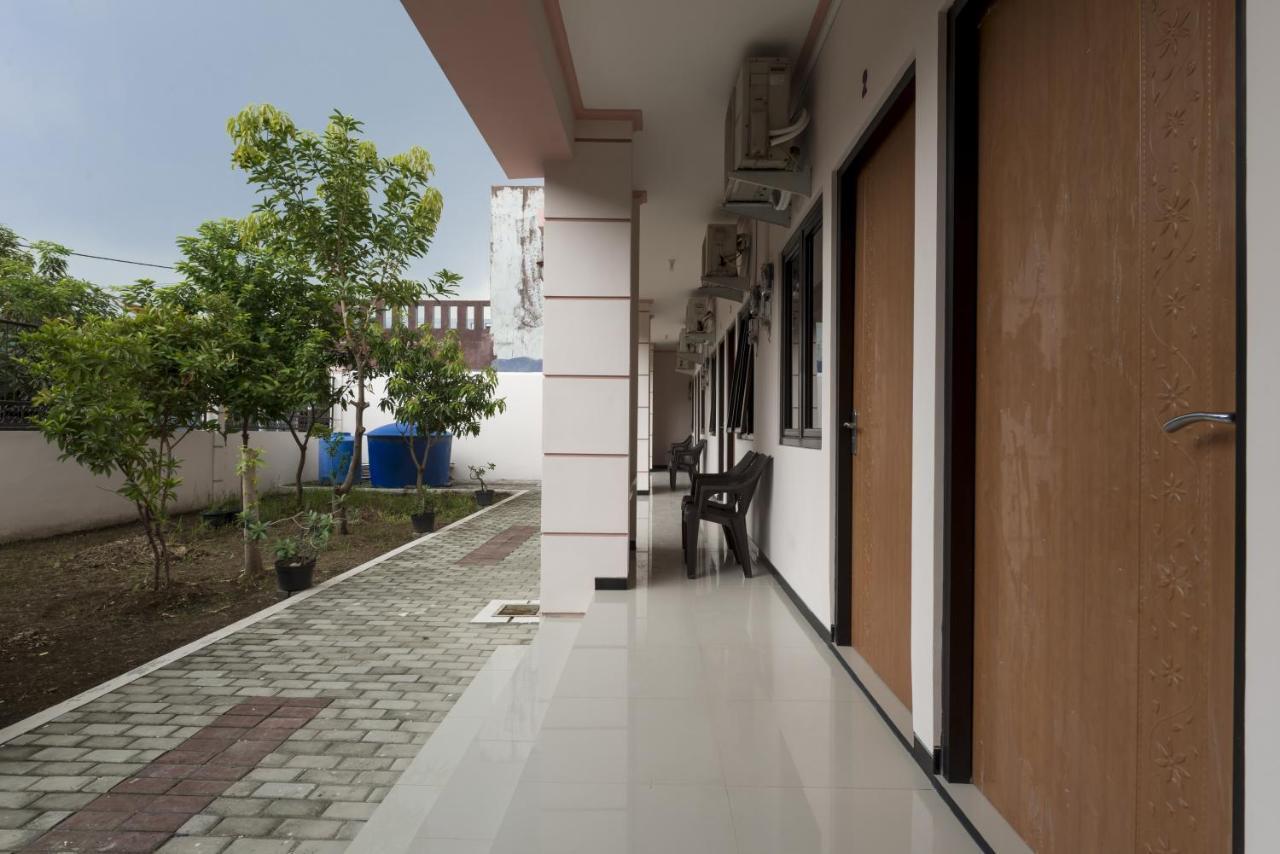 Koolkost Syariah Near Upn Veteran Hotel Medokanayu Buitenkant foto